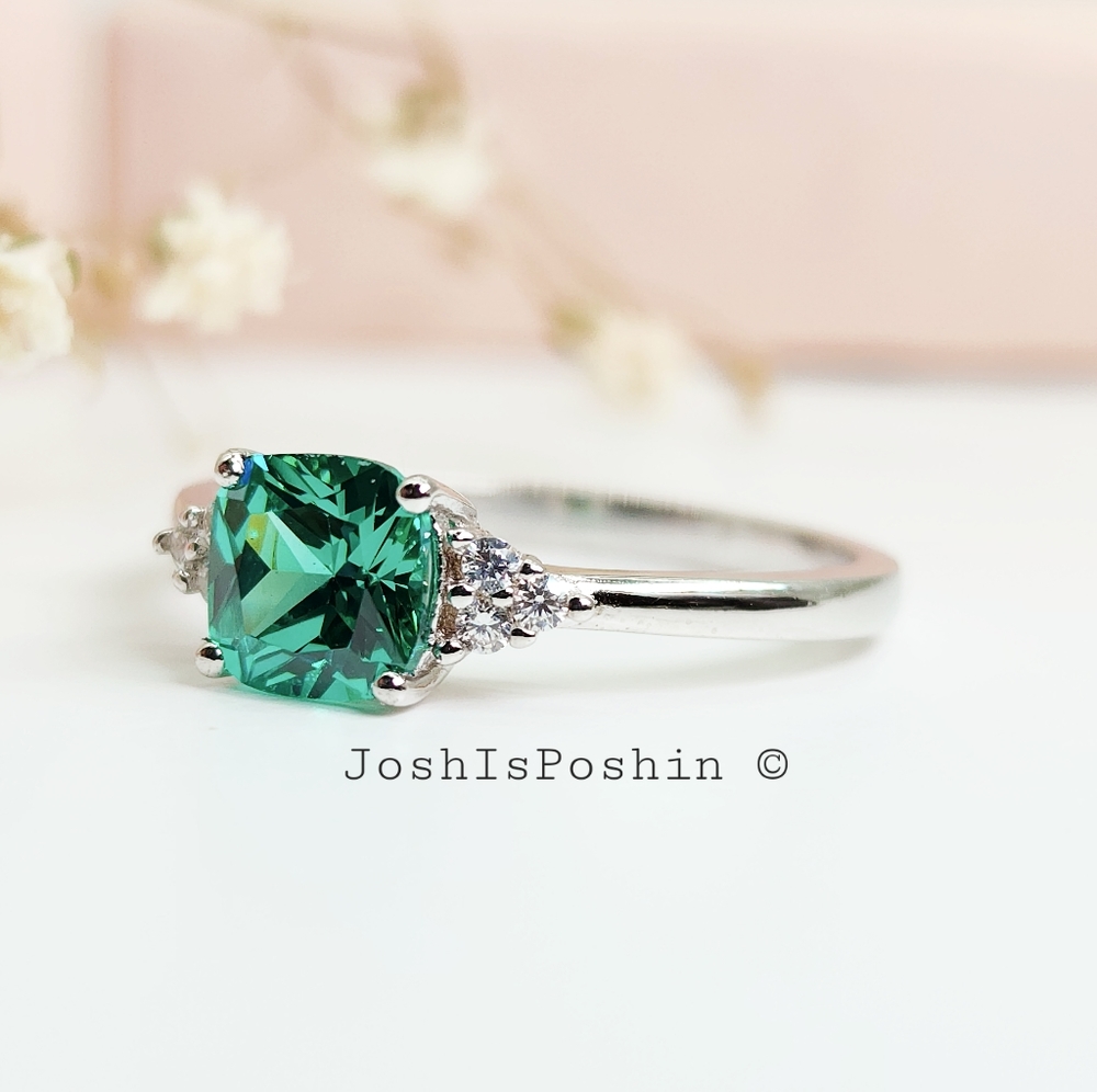 Mint Green sapphire diamond cocktail ring in sterling silver - Picture 7 of 11
